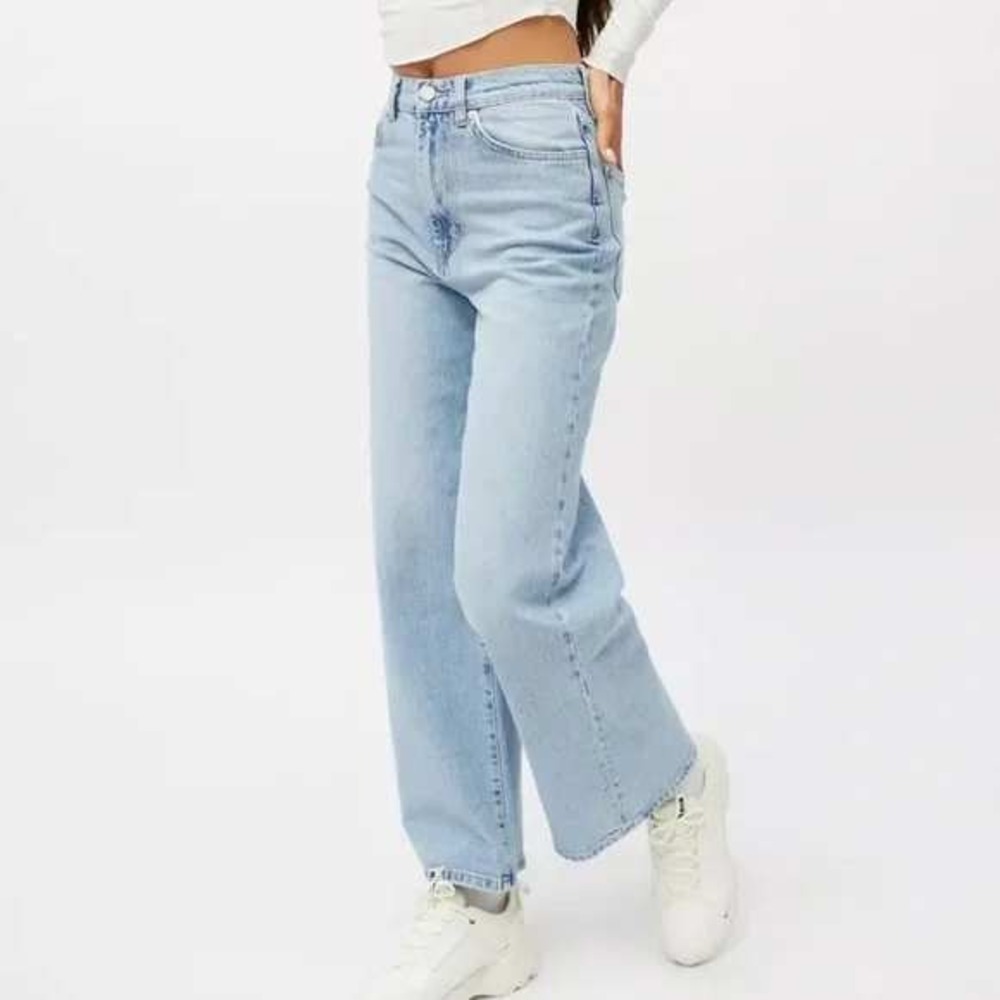 BDG Urban Outfitters High & Wide Light Wash Blue Jeans Size 32 High Rise Baggy‎